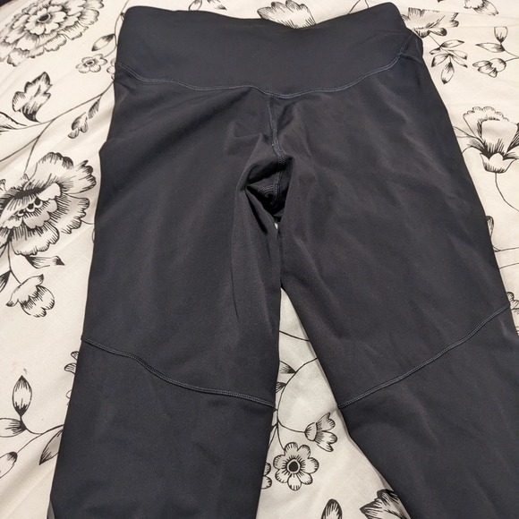 Lululemon Base Pace High-Rise Reflective Tight 25"Black, Size 6 - Picture 10 of 10